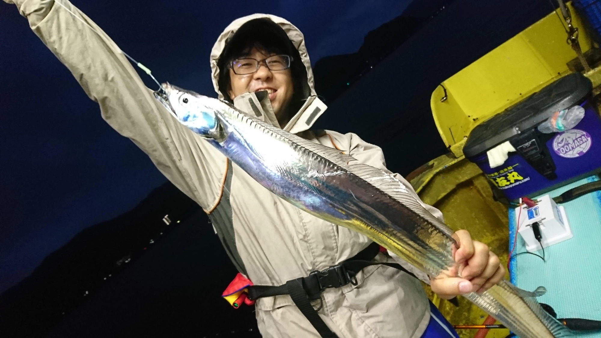 マズメ時に天秤仕掛けのエサ釣りで良型が連発しました！小針を使うとハリスが切られてしまうので注意しましょう。