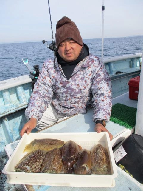 こちらのお客様は今日のトップ釣果 コウイカを❻パイも乗せるッ( ͡° ͜ʖ ͡°)