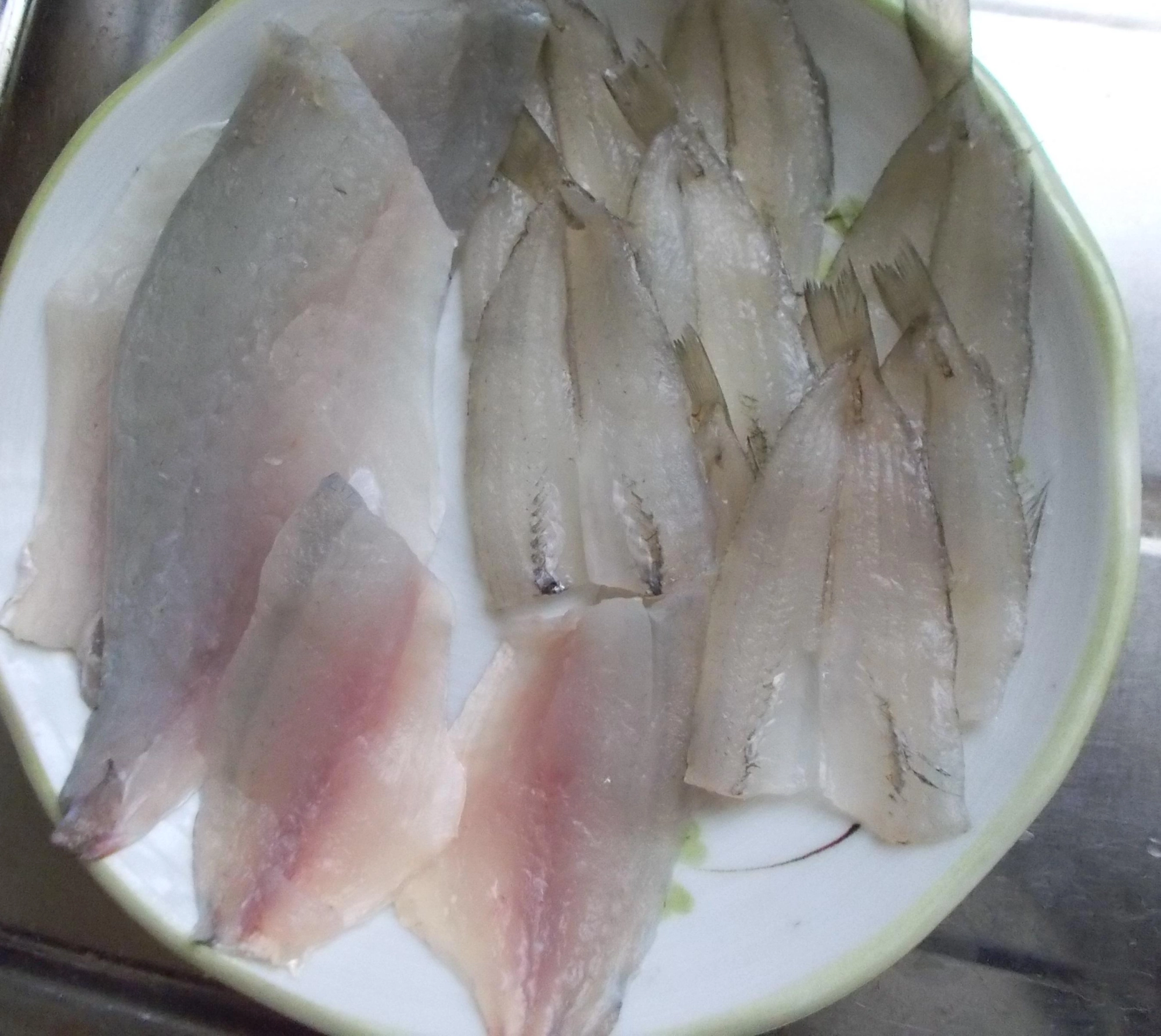 釣れたキスは開いてテンプラに、他にもクロダイ、メッキが釣れましたよ。