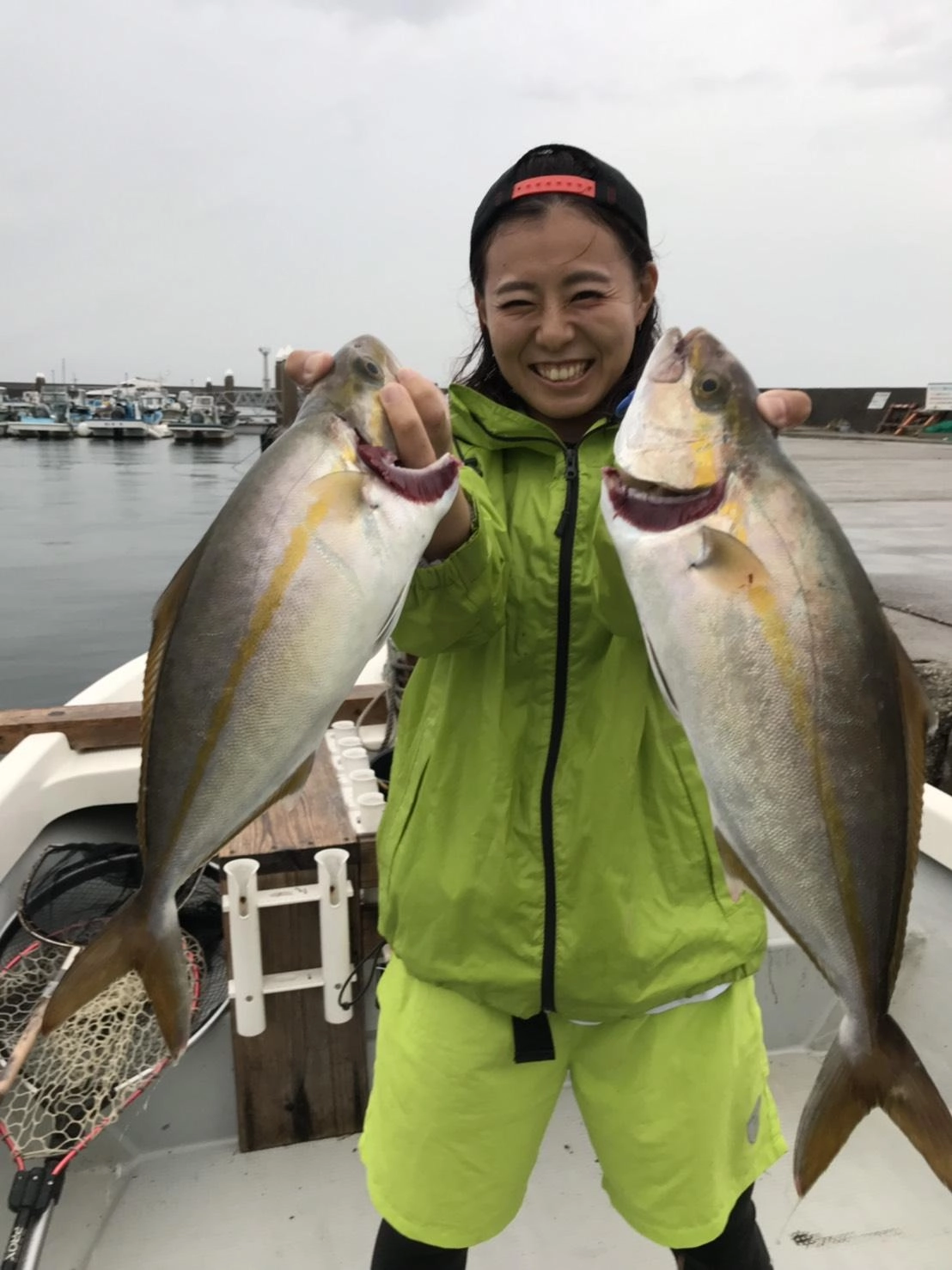 釣りガール　カンパチにもハマリ中！「楽しい～♪」。