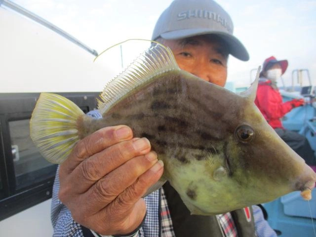 こちらのお客様もドデカハギを釣りましたよッ(・∀・)