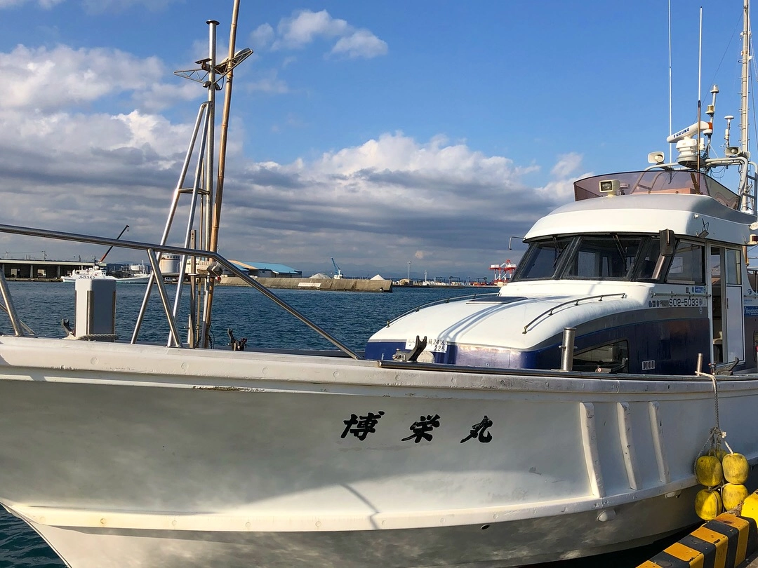 御前崎港博栄丸さん。釣り座が広く快適な釣りができます。