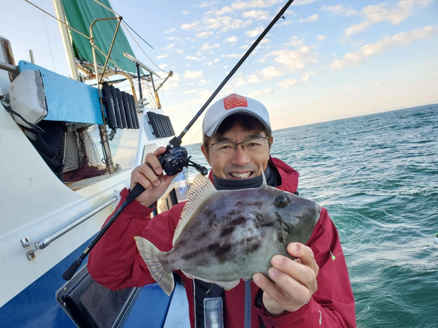 午前便でカワハギ釣り　28ｃｍの極厚カワハギが釣れました♪
