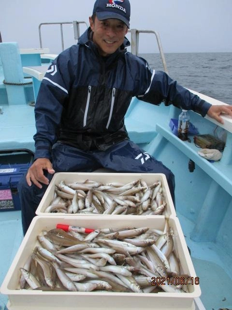 自身の釣果記録を日に日に更新していきますッ‼︎今日は①⑥①本釣りましたッ( ͡° ͜ʖ ͡°)