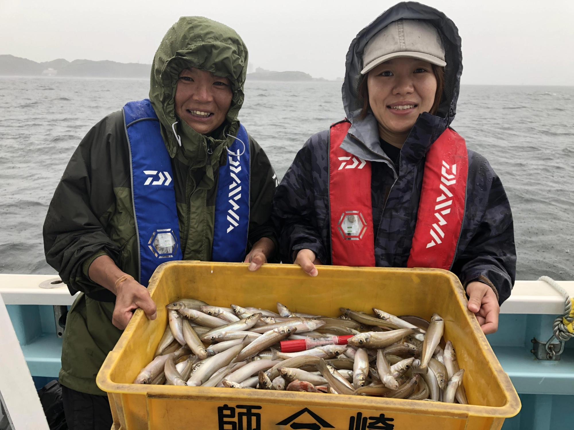 こちらの『釣りガール』おふたり様は②人合わせて【束釣り】Over釣り上げましたよッ(^-^)