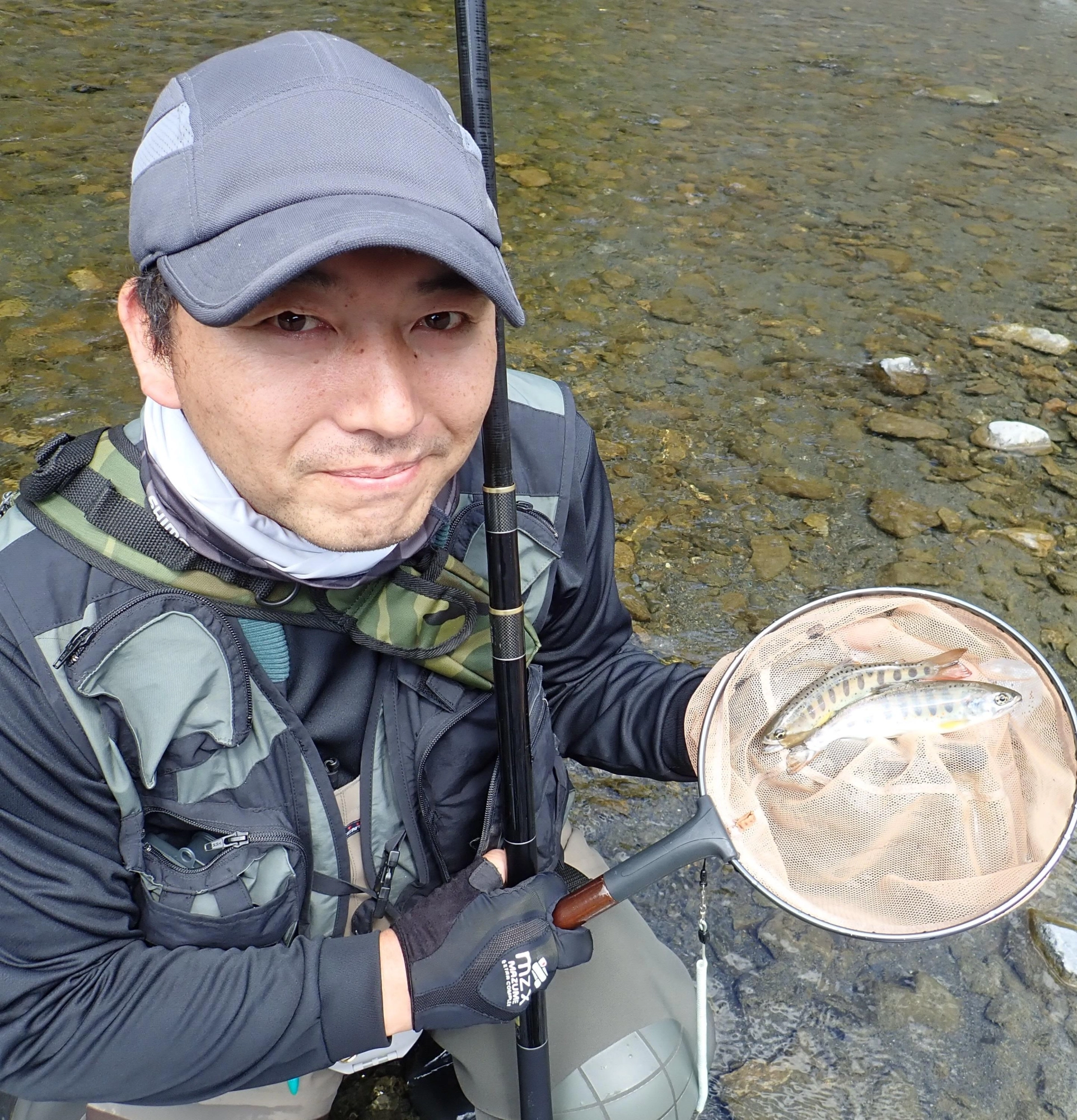 良い淵からは複数のアマゴを釣る事が出来ました。