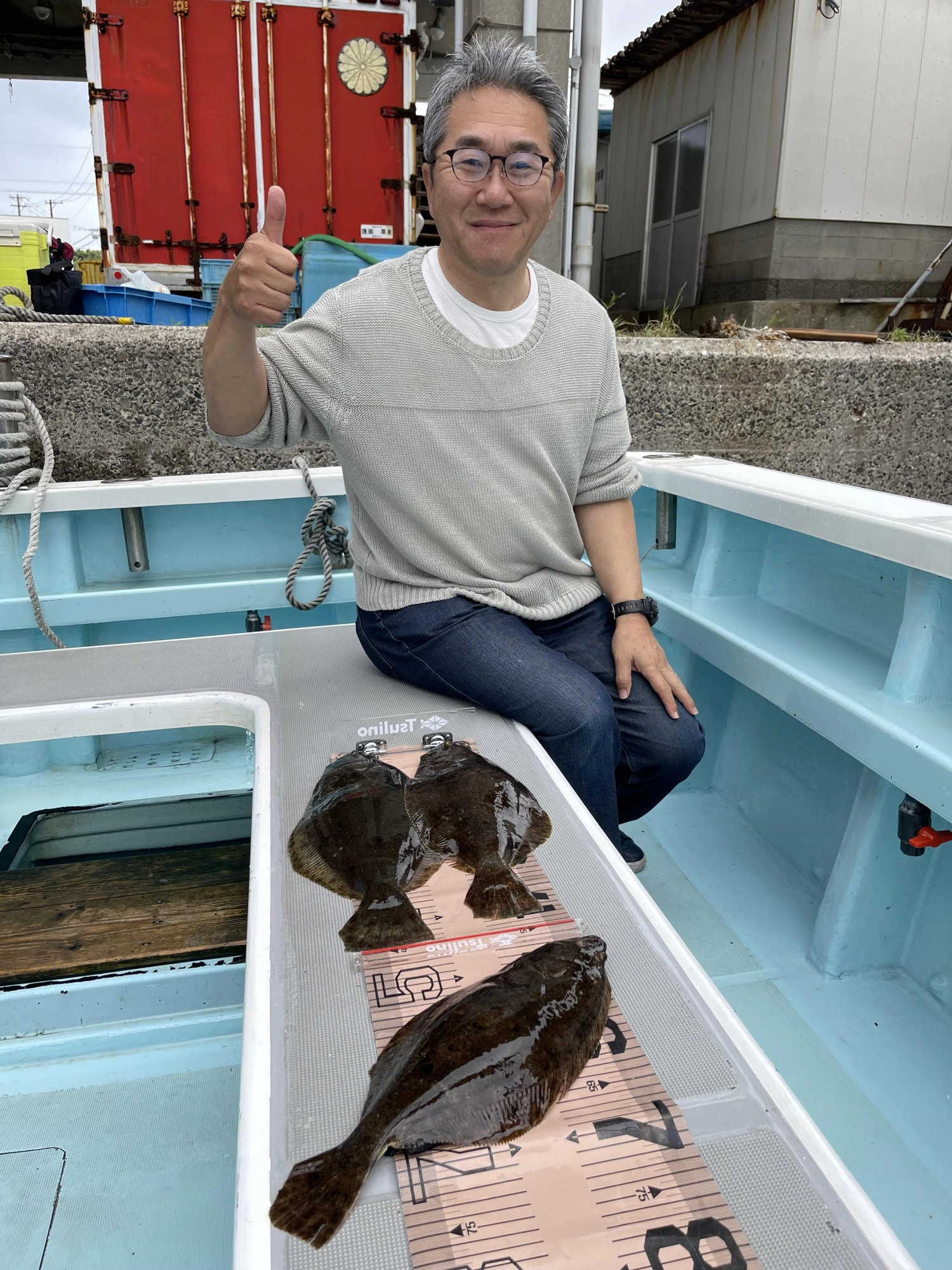 こちらの常連様も朝イチ スタートダッシュからアベレージ肉厚春ビラメを❸枚釣るッ( ͡° ͜ʖ ͡°)