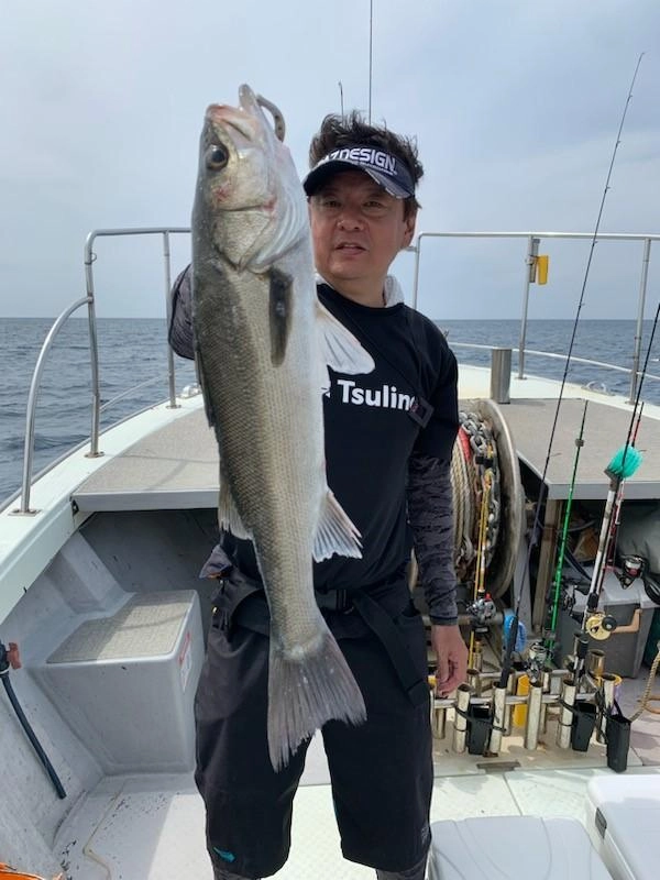 当日は大量のカタクチイワシがポイントに入った為、流す度に誰かが魚を掛けている状況でした！