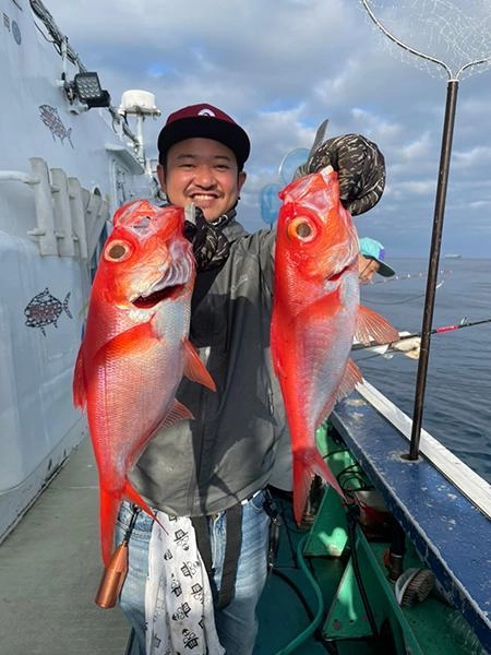 【四季の大物釣り】
南伊豆忠兵衛丸
〒415-0153
静岡県賀茂郡南伊豆町手石434

電話受付時間
出向時4時～20時迄
船休日8時～20時迄
TEL：0558-62-1273
※今現在ご予約は全てお電話にてご案内させていただきます。