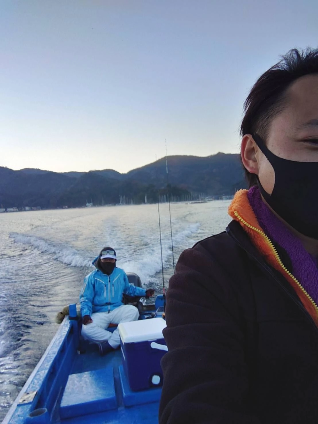 この時期の海上では寒さが厳しいので防寒対策は念入りに！