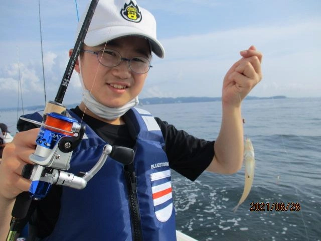 船キス釣り初挑戦の釣りボーイは『抱卵モロポチャギス』を沢山、釣ってましたよッ(^-^)