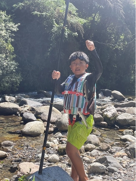 孫が鮎釣りで良型ゲット！
