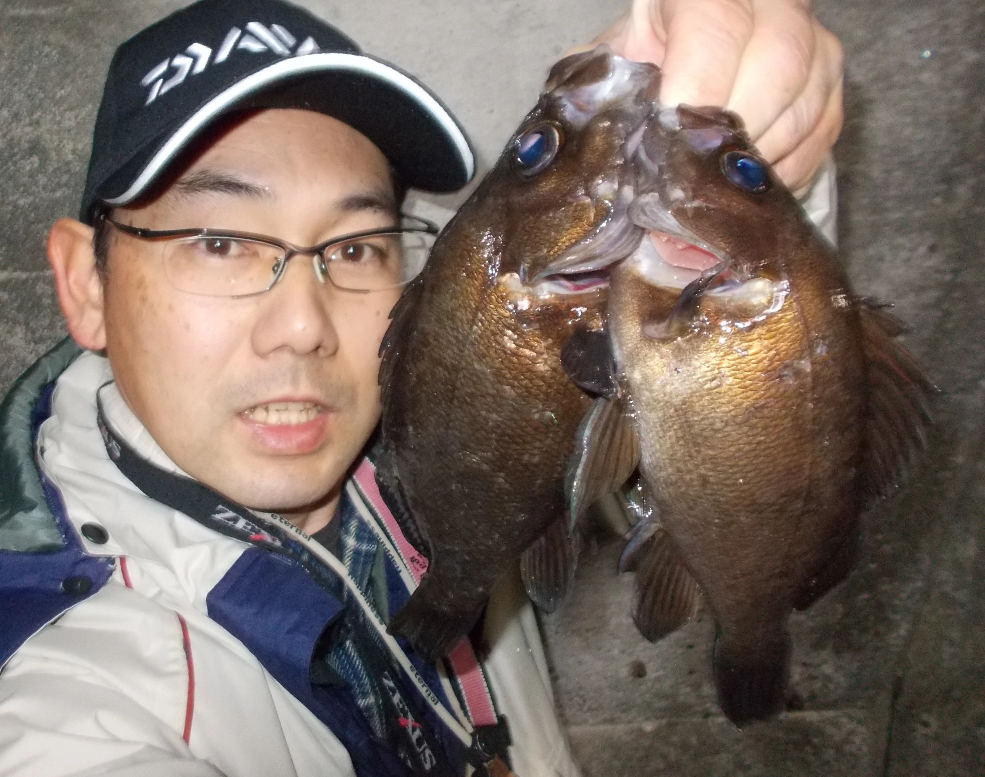 アタリは少なかったですが釣れたのはどれも20CMオーバーばかり。大潮周りは釣りにくいですがヨレに魚が溜まるのでピンポイントを見つければ良型の入れ食いも！