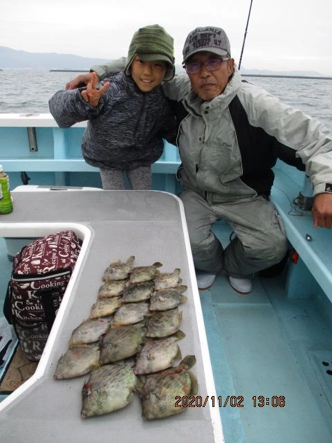 貸し竿で挑戦の親子連れ様はおふたりで①⑤枚 釣り上げましたッ(^-^)