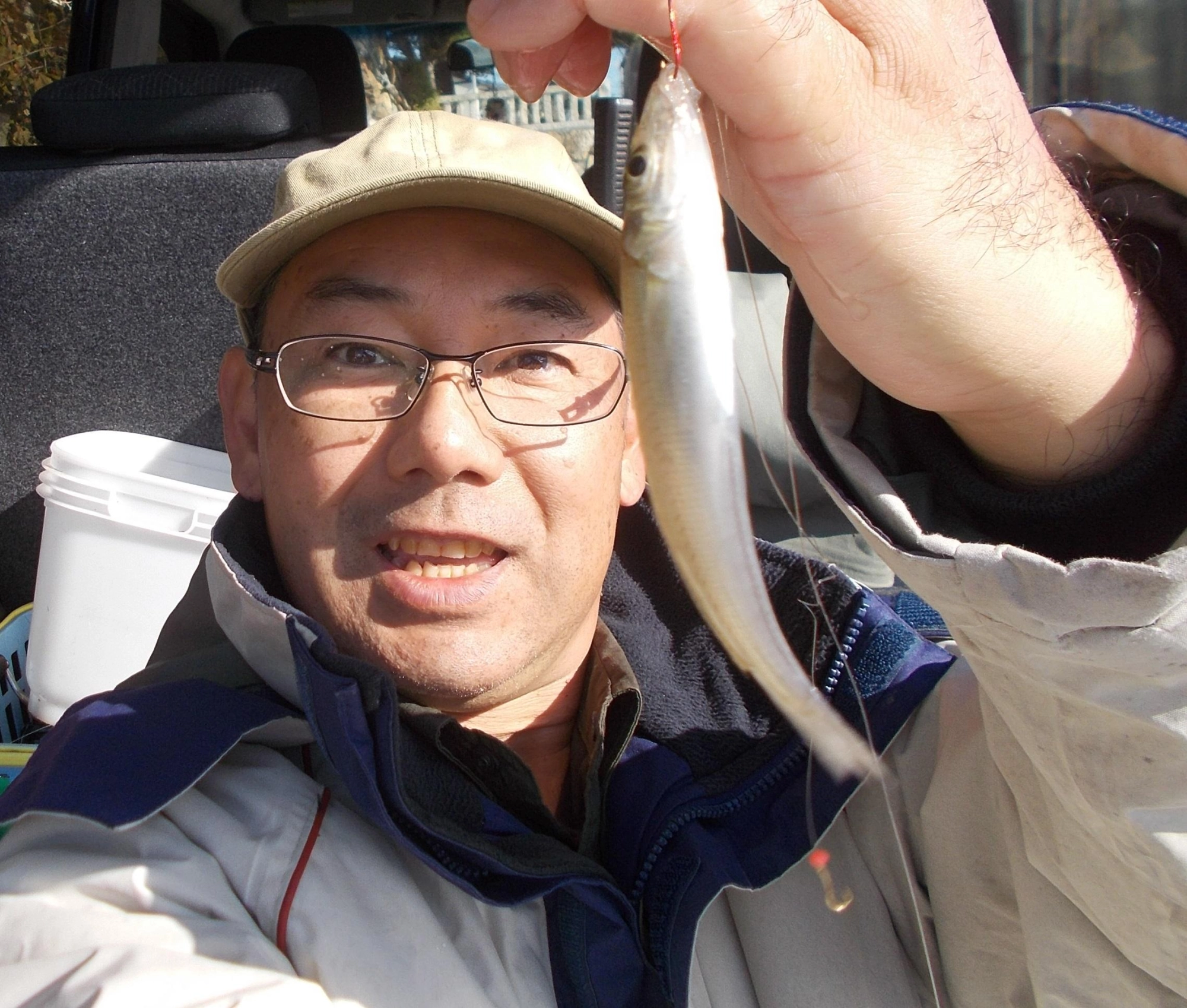 お客様がキスが釣れているよ、と言っていたので行ってきました。北風が冷たいのでしっかりと温かな格好で出かけてください。
