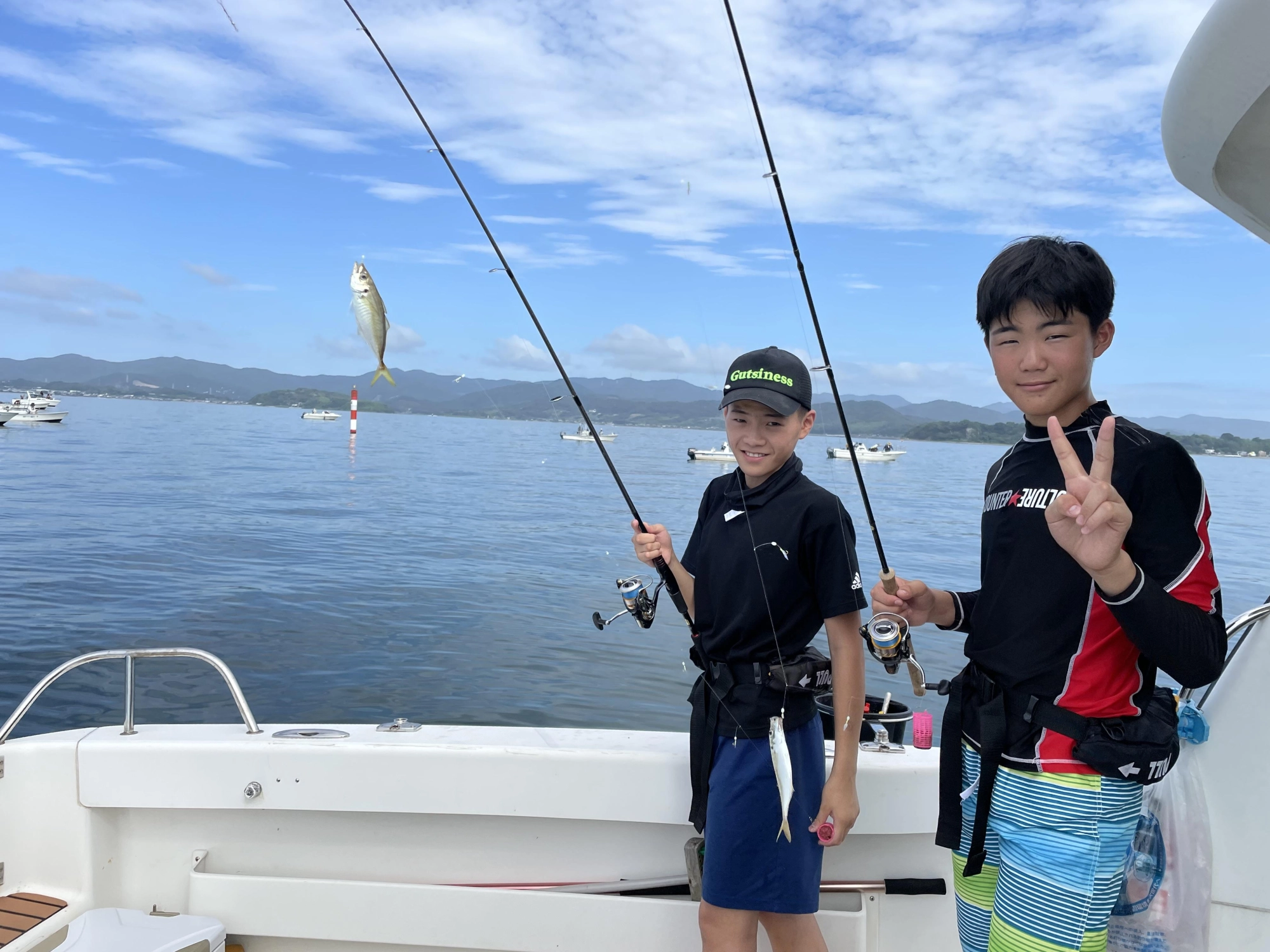 連続同時ヒットでアジが釣れ続きます♪