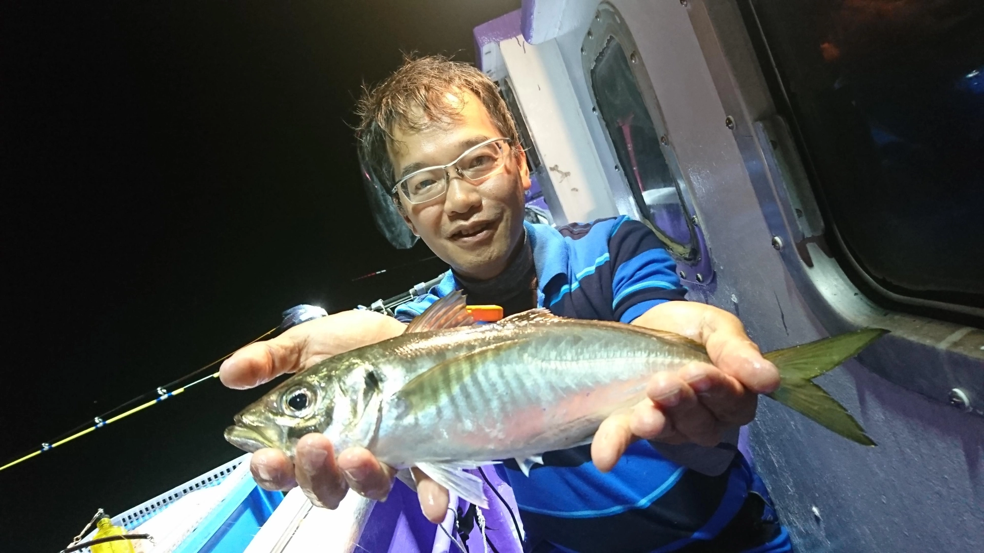 夜になると40cm前後の良型の大アジも釣れだしました！