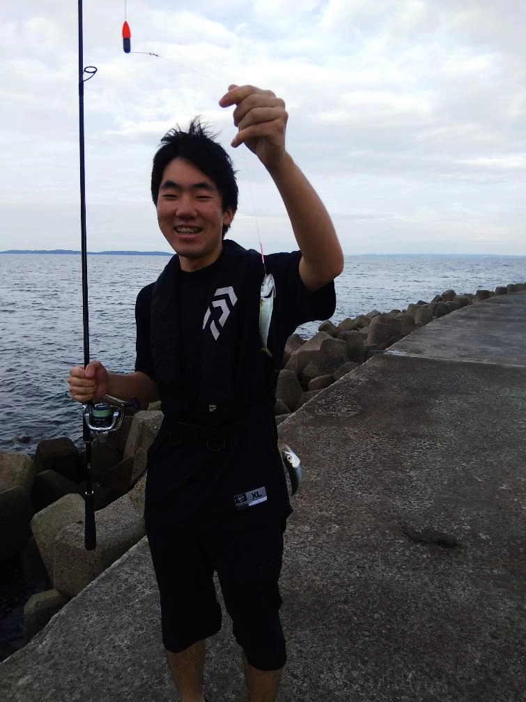 西尾店スタッフ柴田にはダブルでサバ！もちろんキスも釣ってます(笑)