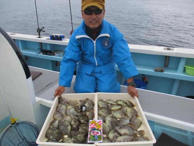 こちらの常連様は全キープの良型含めて❹❹枚 釣り上げましたよッ(°▽°)