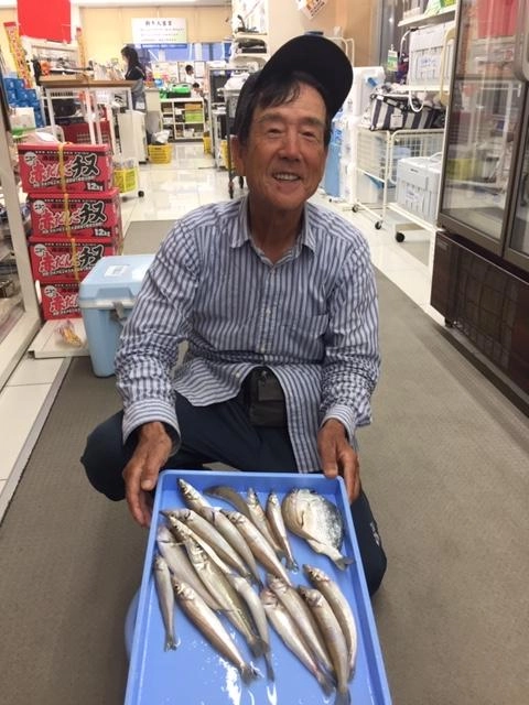 ２本針仕掛けの投げ釣りでの釣果。投点は４０メートルほどで、エサは石ゴカイを使用。