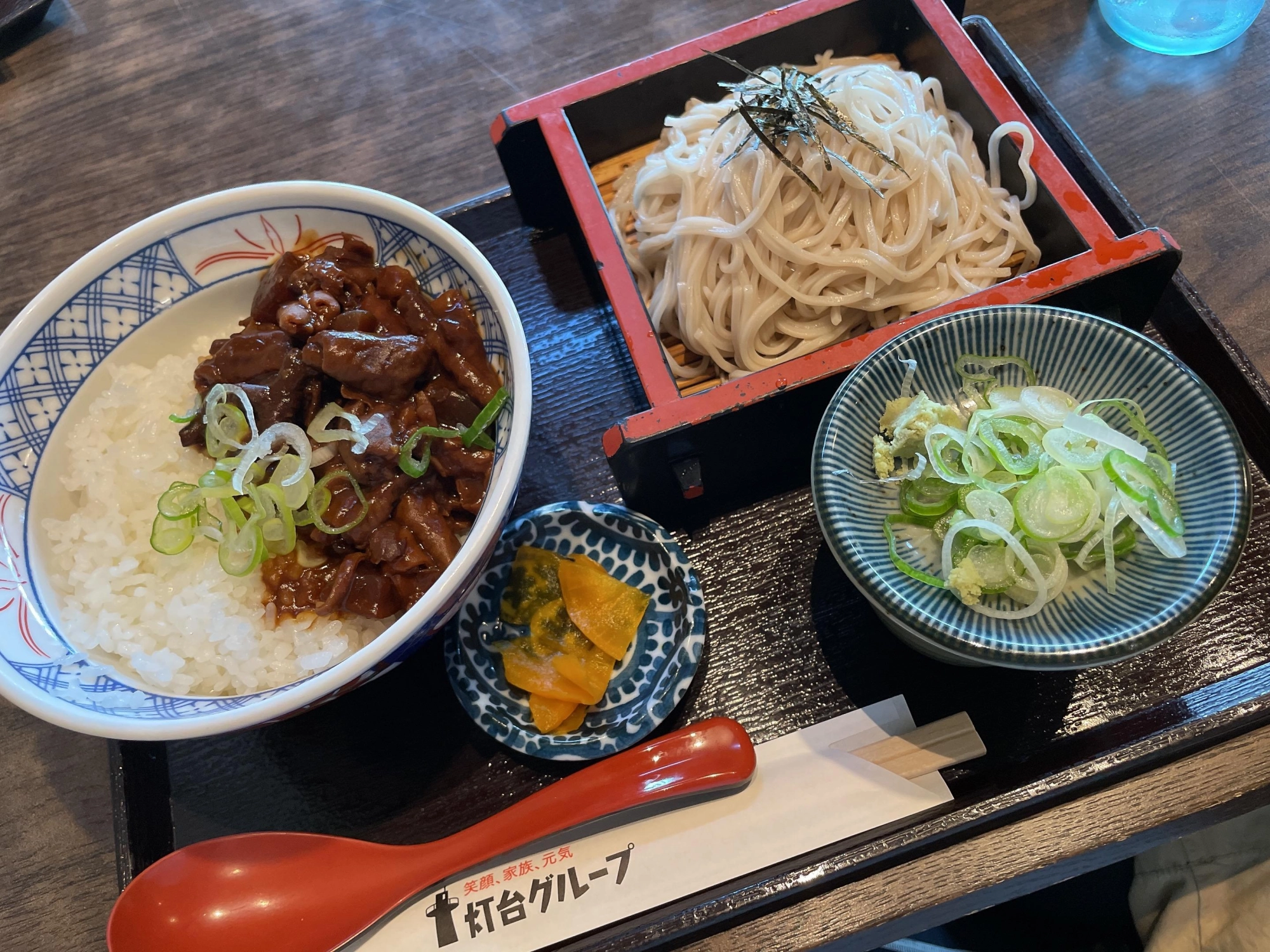 帰りにご飯を食べて帰りました。
美味しいご飯は失った体力を
回復させてくれます！
帰り道は無理をせず、
休みながら帰りましょう！