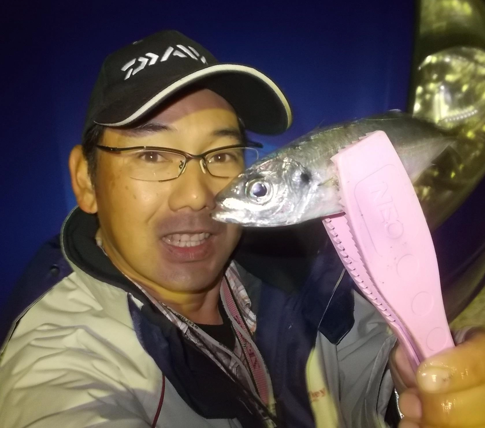 この日は常連の方含めてコンスタントにアジが釣れ続けました。
