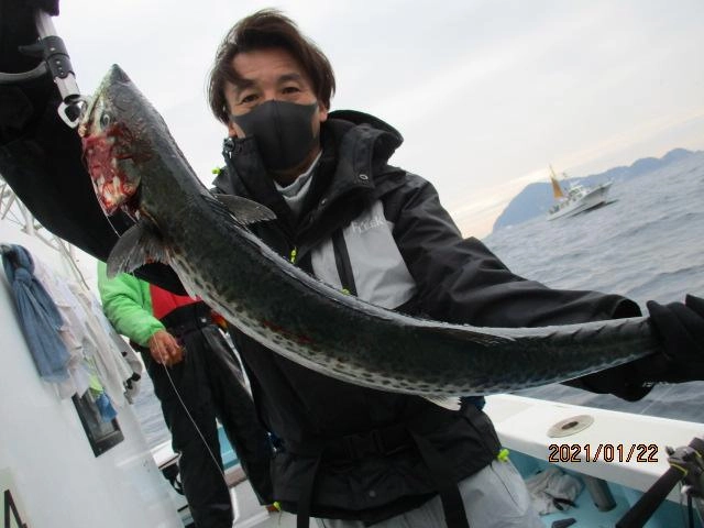 初めて御乗船してくださったお客様もデカ過ぎるサワラを釣り上げましたよッ(°▽°)