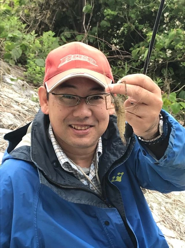 この日は深場にエビがいました。隣の方たちは3人で20匹以上釣っていました。