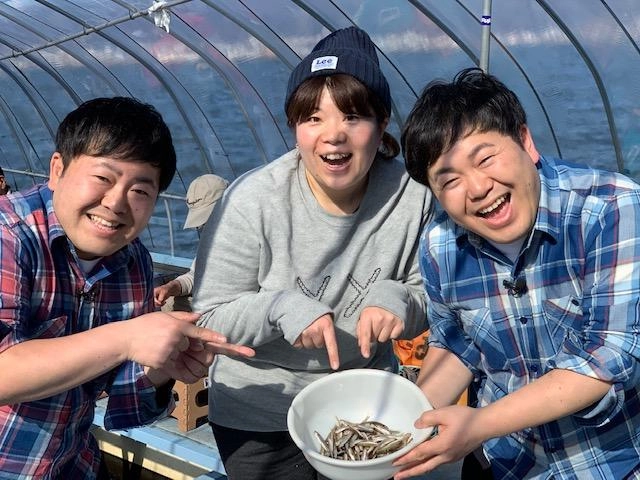 お二人ともほぼ初心者でしたが３０分で７０匹くらい釣っていました！本当にそっっっくりで息ピッタリ(笑)