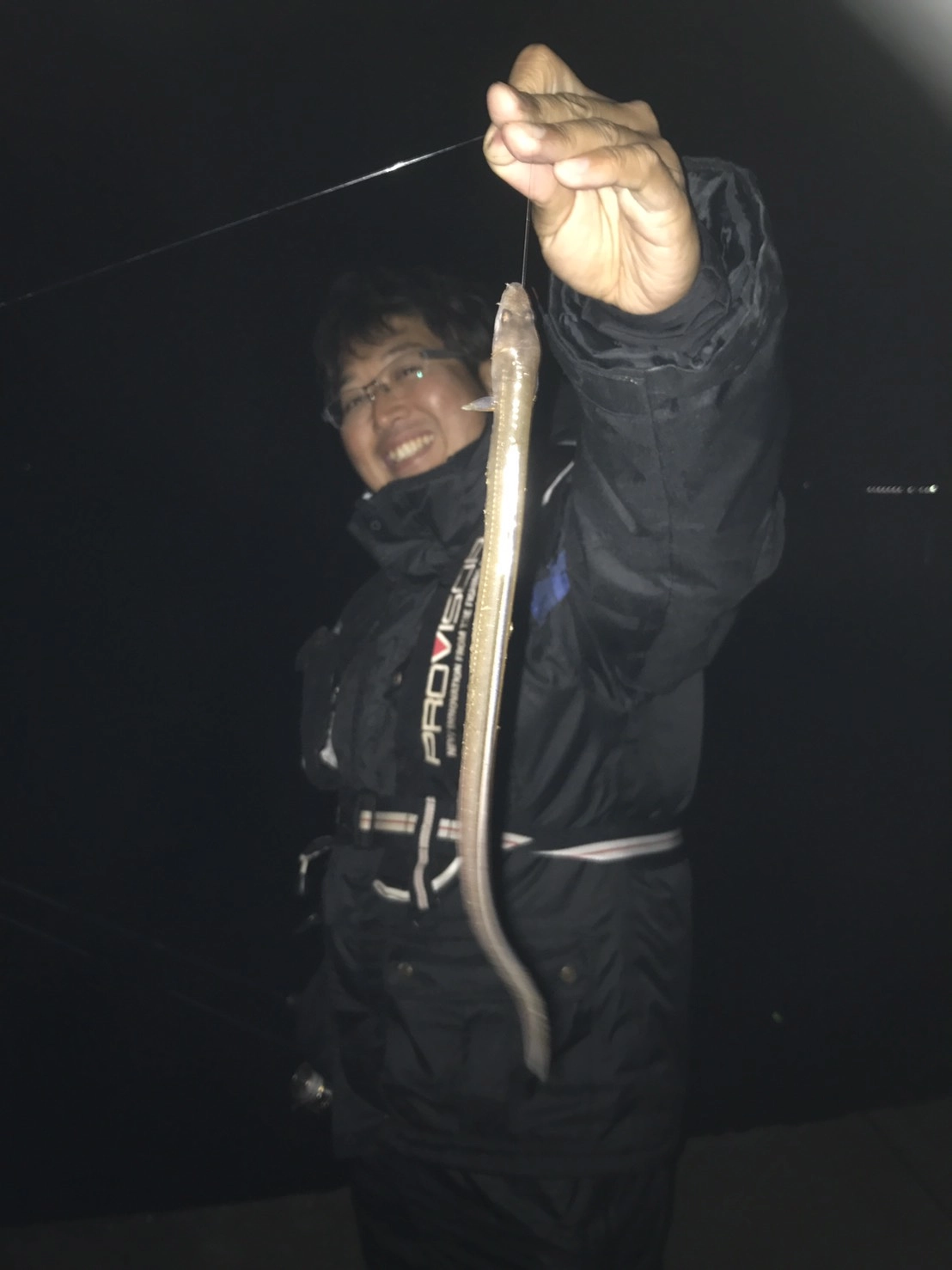 サンマ切り身を餌にすると良型アナゴが！！