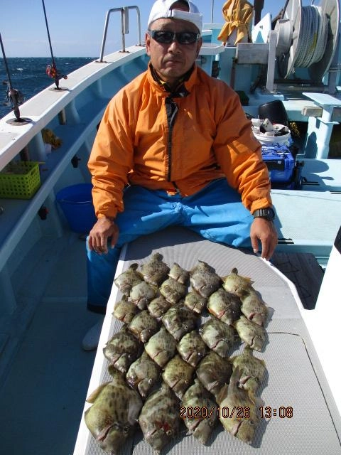 新規のお客様は朝イチからコンスタントにデラ旨過ぎる肝パンカワハギ②⑦枚 釣りましたッ( ͡° ͜ʖ ͡°)v