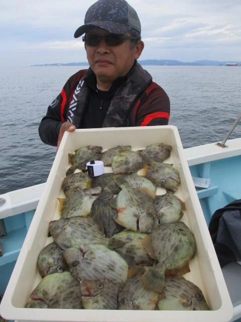 こちらの常連様は自身初のデラ旨過ぎる初秋カワハギをダブルツヌケOver狩りッ(^-^)