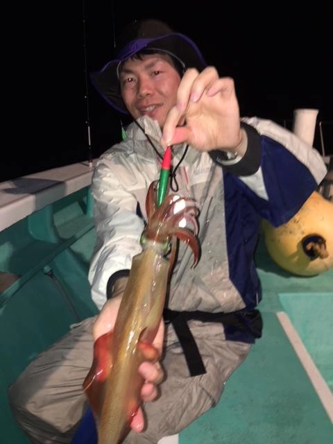 夜になり明かりを照らし出してから喰いが活発になりました。