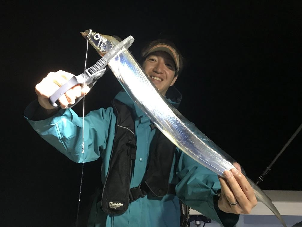 タチウオは落とせばアタリがでるほど活性が高かったです。
