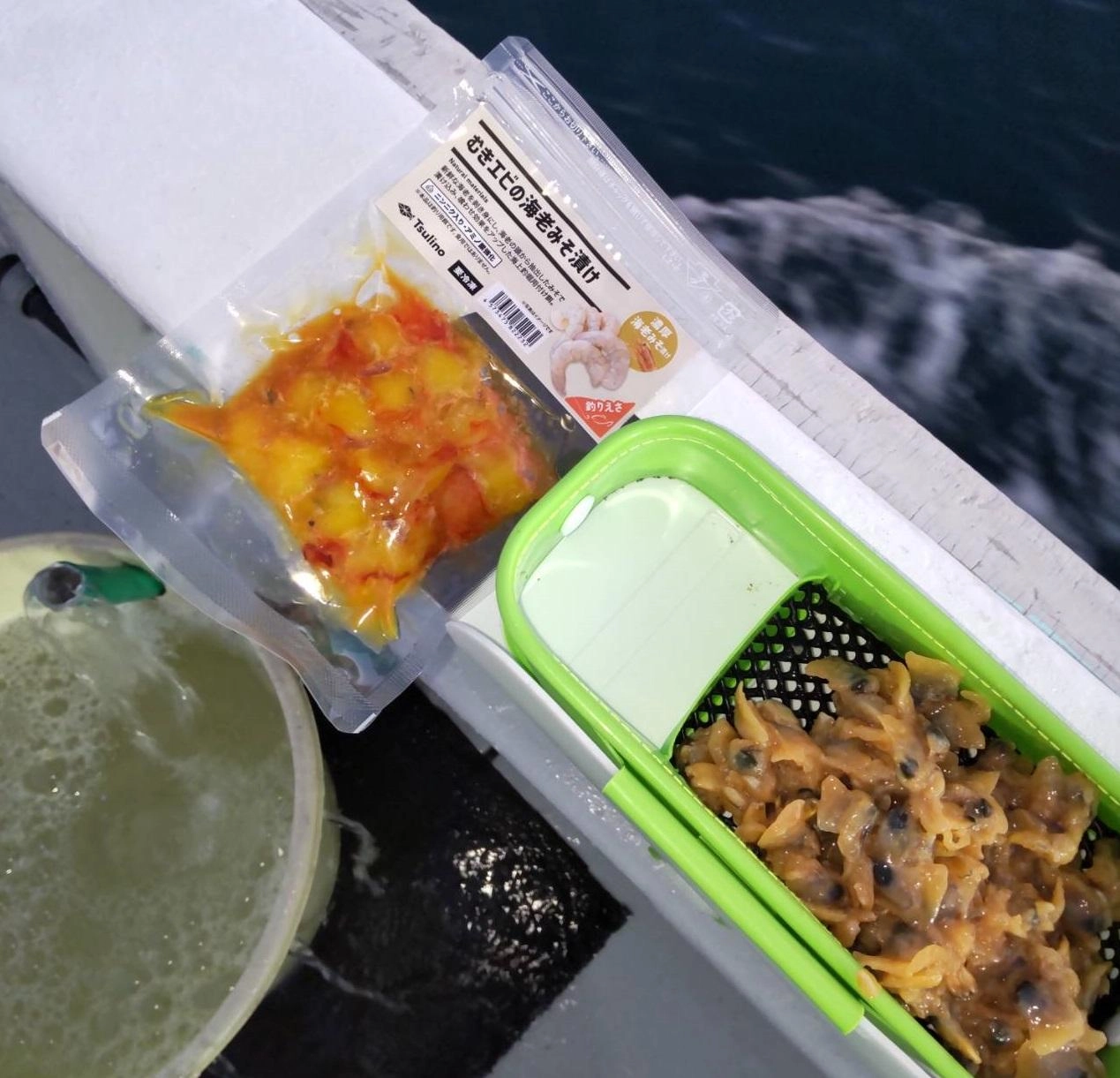 エサは「アサリ」と「Tsulinoむきエビの海老味噌漬け」を使用しました。