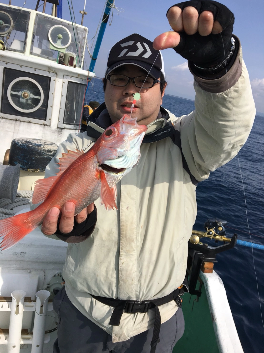 サイズはこれかですが暖かくなるにつれ魚の活性は上がって来ました！！
