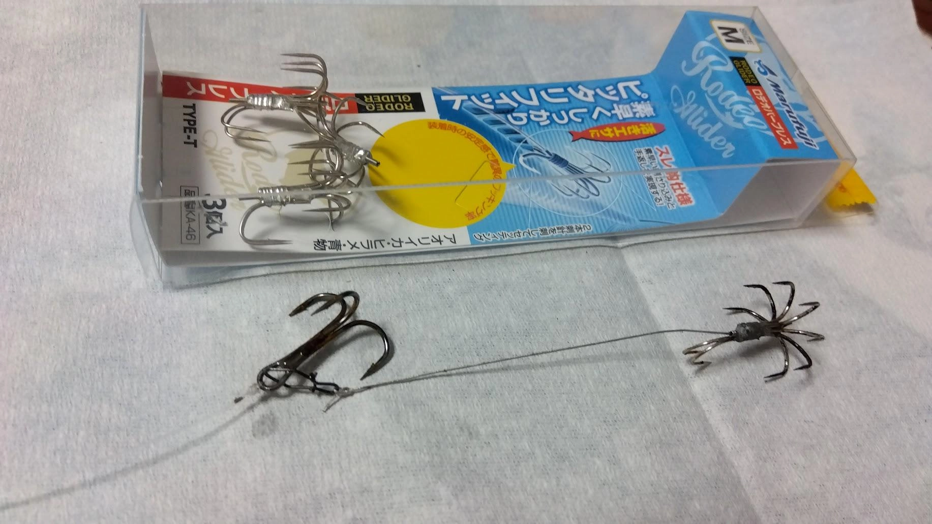 キロクラスの釣果で、トレブルフック泳がせのロデオ針オプションシステムは確立しました
掛かりどころさえしっかりしてれば、バーブレスでもなんとかなりました
でも緩めたらアウトは緊張感が違います
イシグロさんにロデオグライダーMが入荷すると嬉しいです