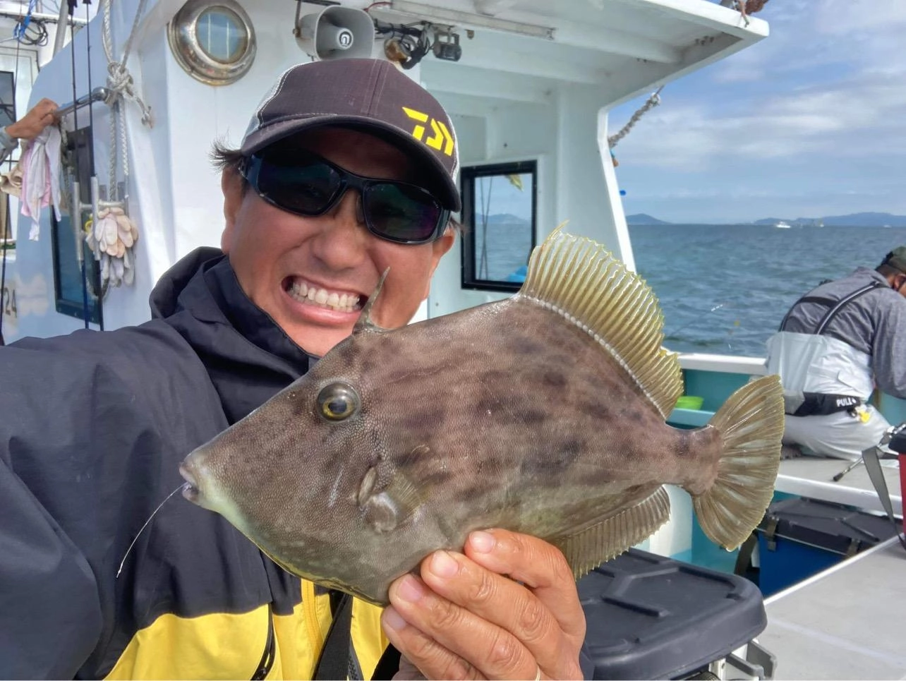 ダイワさんの【宮澤様】は尺Overデカハギを釣り上げましたよッ(°▽°)