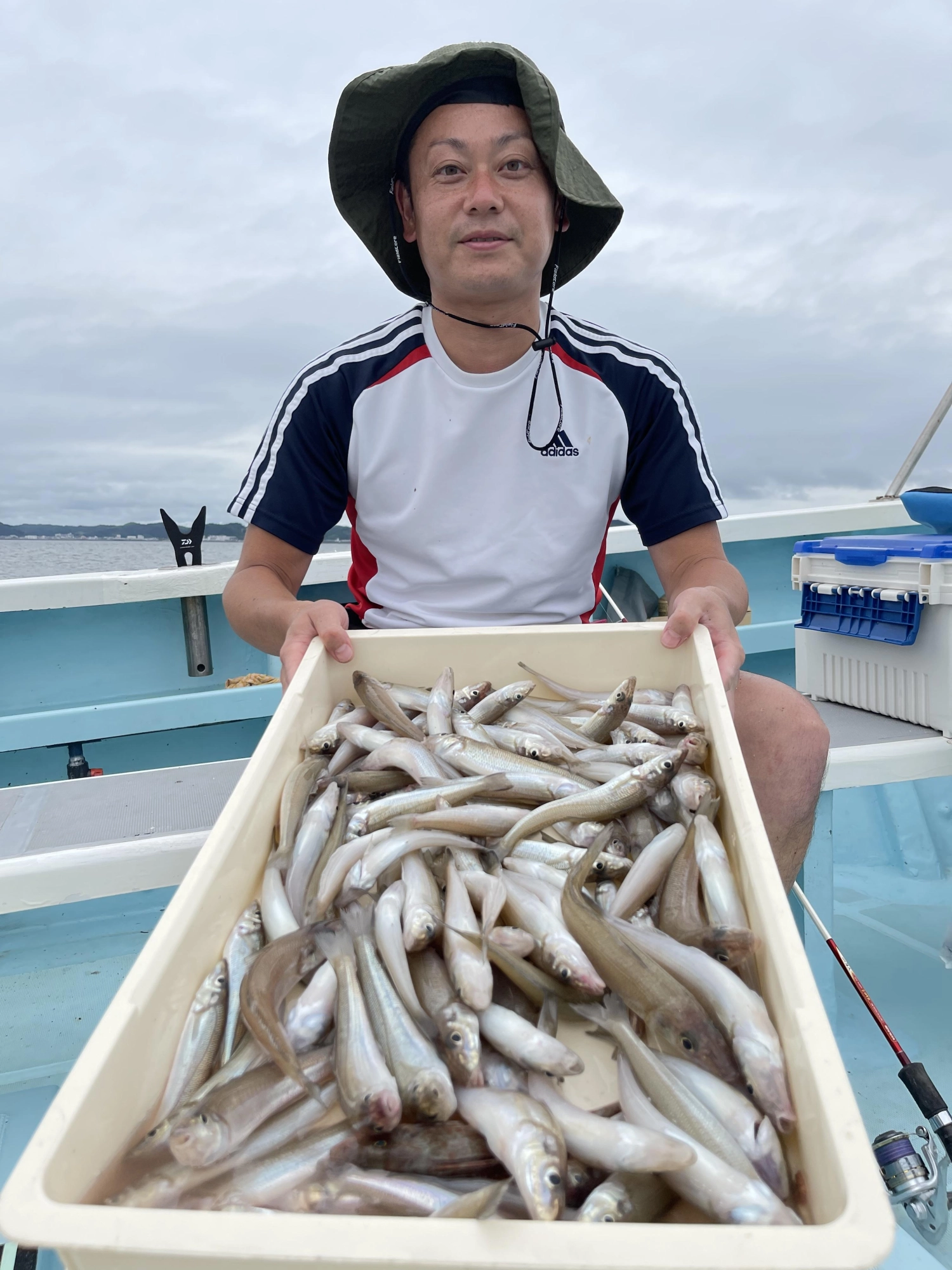 こちらの常連様もデカポチャギス主体に【束釣り】手前まで釣ってましたよッ(^-^)