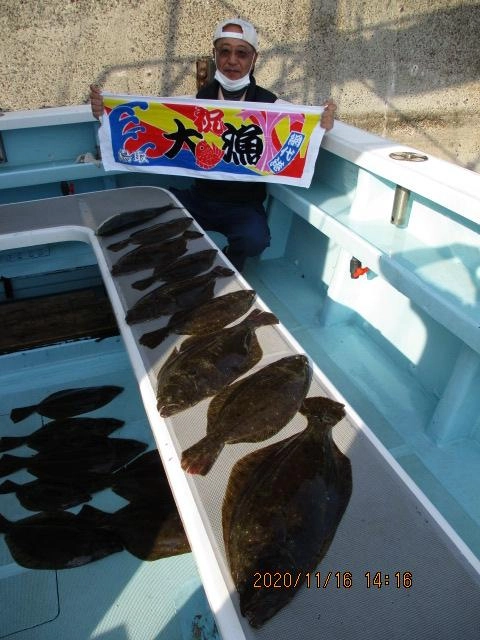 こちらの常連様も肉厚良型ビラメ含めて⑧枚 釣り上げましたッ( ͡° ͜ʖ ͡°)v