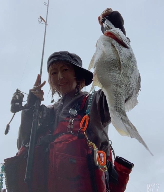 雨が強く30分ほどでしたが岸からのワインドでキビレ釣れました♪