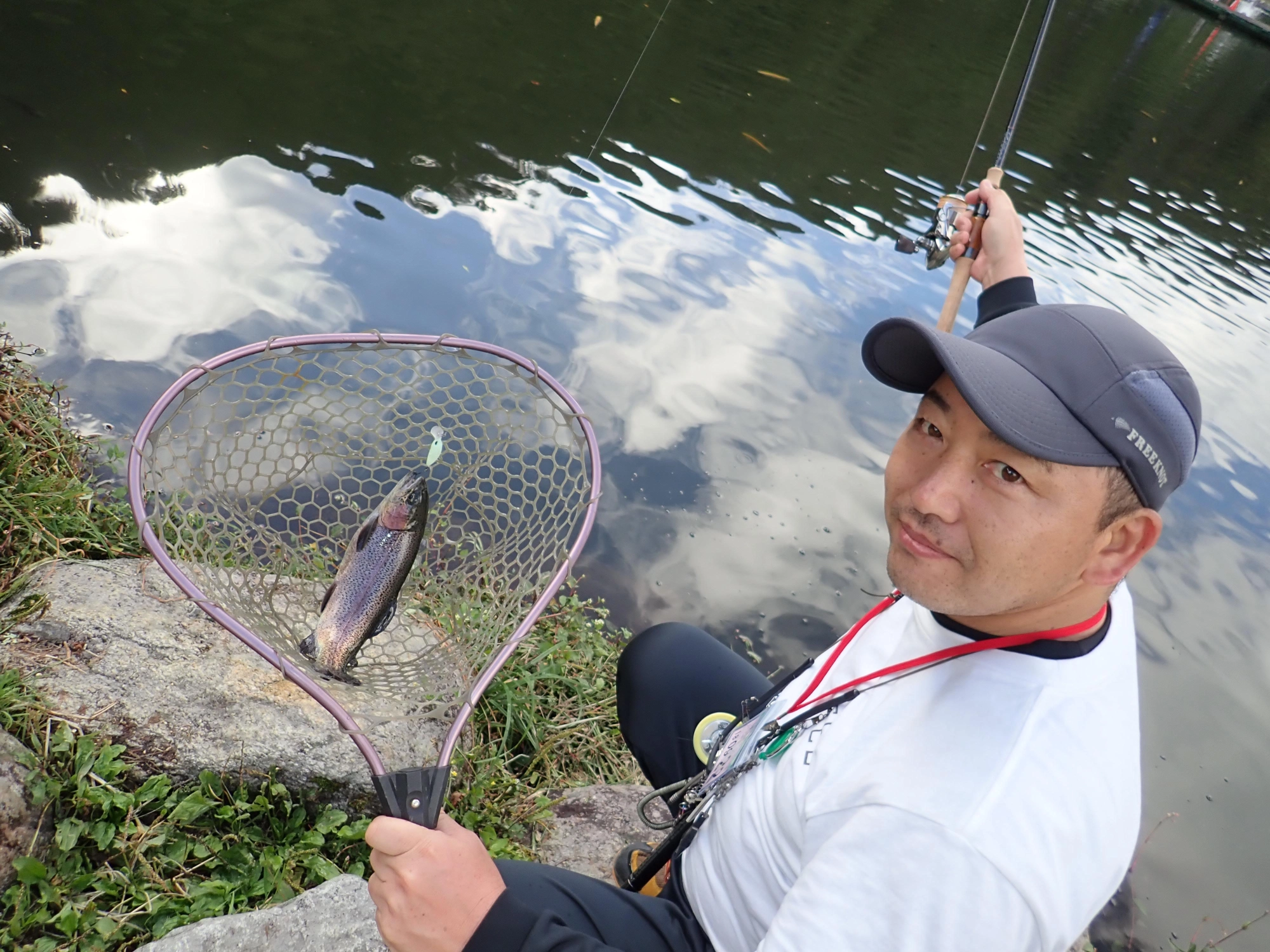 水面直下から水深1メートル位が良く釣れました。これから釣れる層が広がるので、色々なルアーに反応がでて面白くなります。