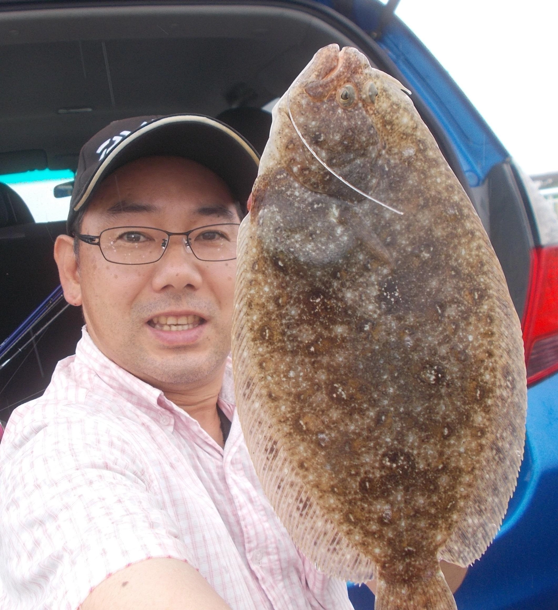 小さかったですが泳がせでヒラメが釣れました。他にはウミヘビも・・・ウミヘビは狂暴で噛まれるとケガしますのでハリスを切って逃がしてください。