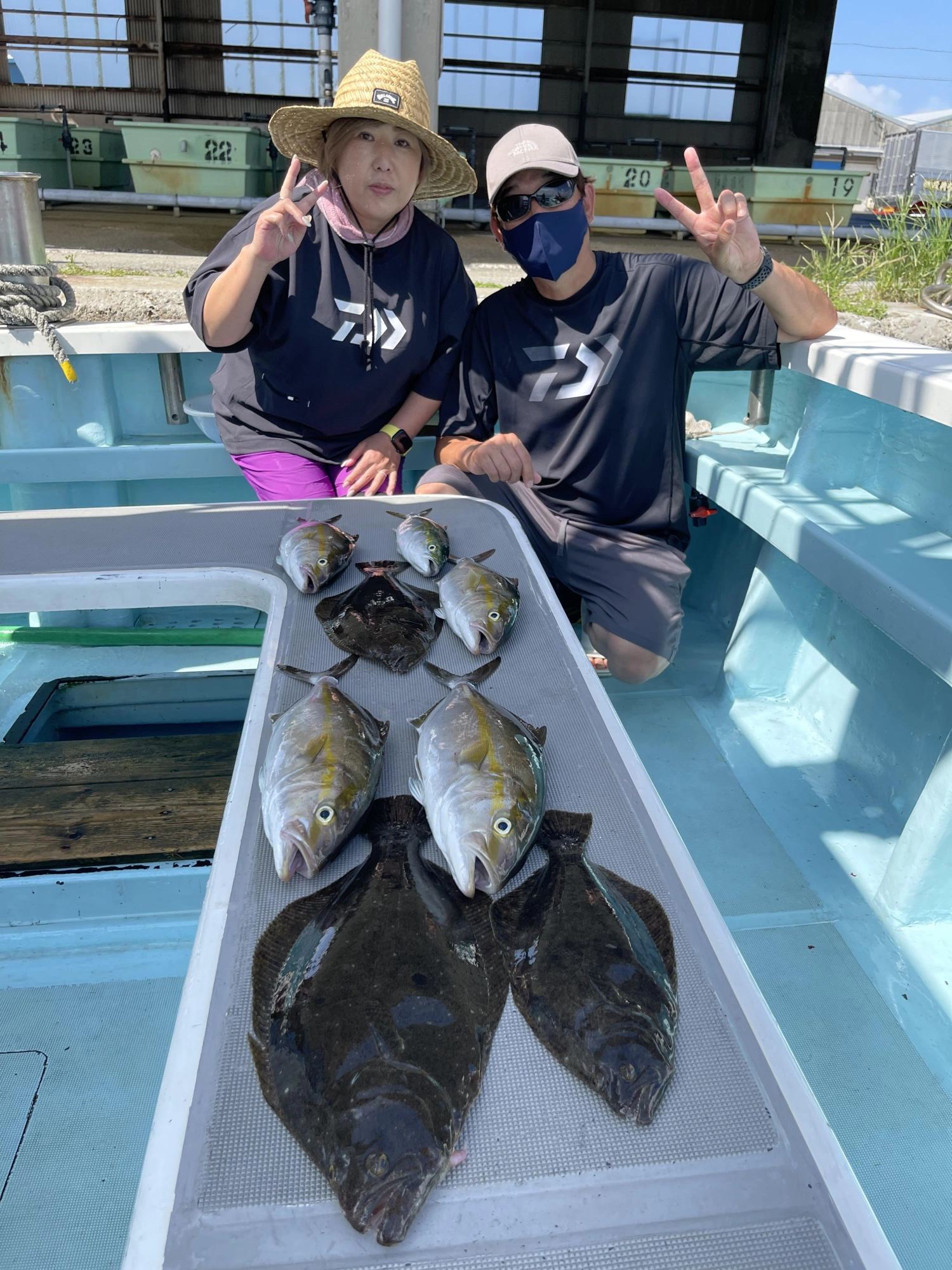 こちらの御夫婦も毎度 沢山、サカナを釣ってくれますッ(о´∀`о)