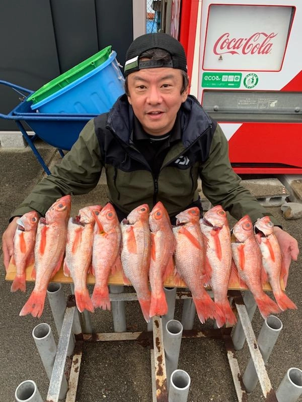 志摩沖ノドグロ爆釣中！ジグは２５０ｇから３００ｇでボトム周辺を探るとヒットします！