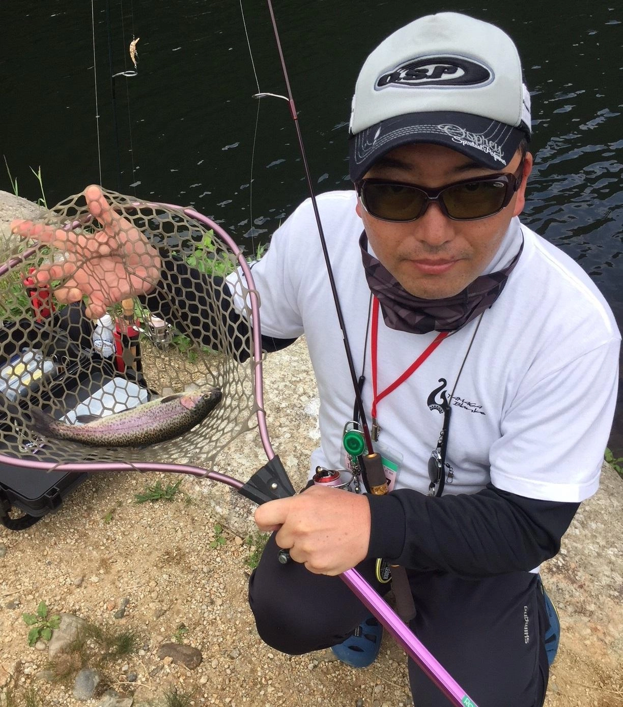 ヒットルアーはモカSRF2。表層をスローに引いてヒット。