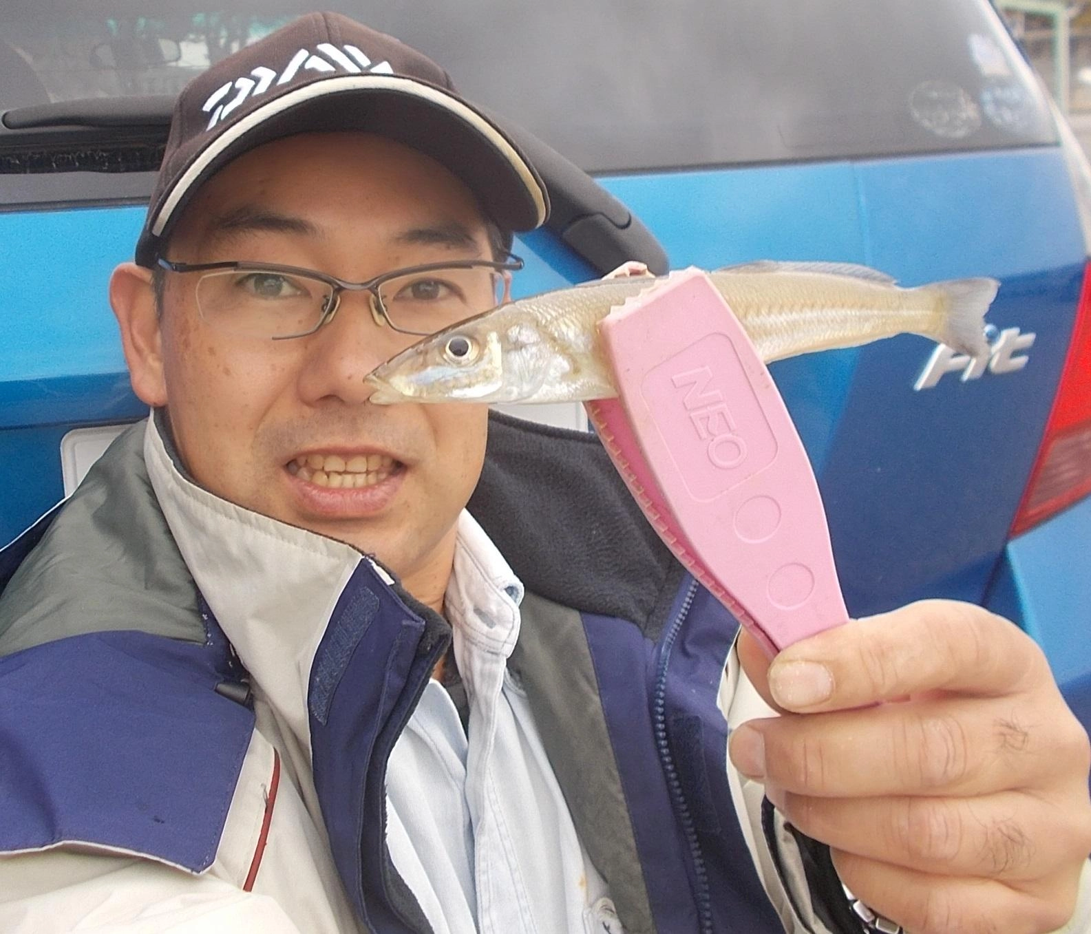 広範囲に投げていましたがキスは足元から10ⅿ程と近距離にいました。置き竿ではメゴチ、ヒイラギしか釣れないのでゆっくりと仕掛けを動かすとよかったです。