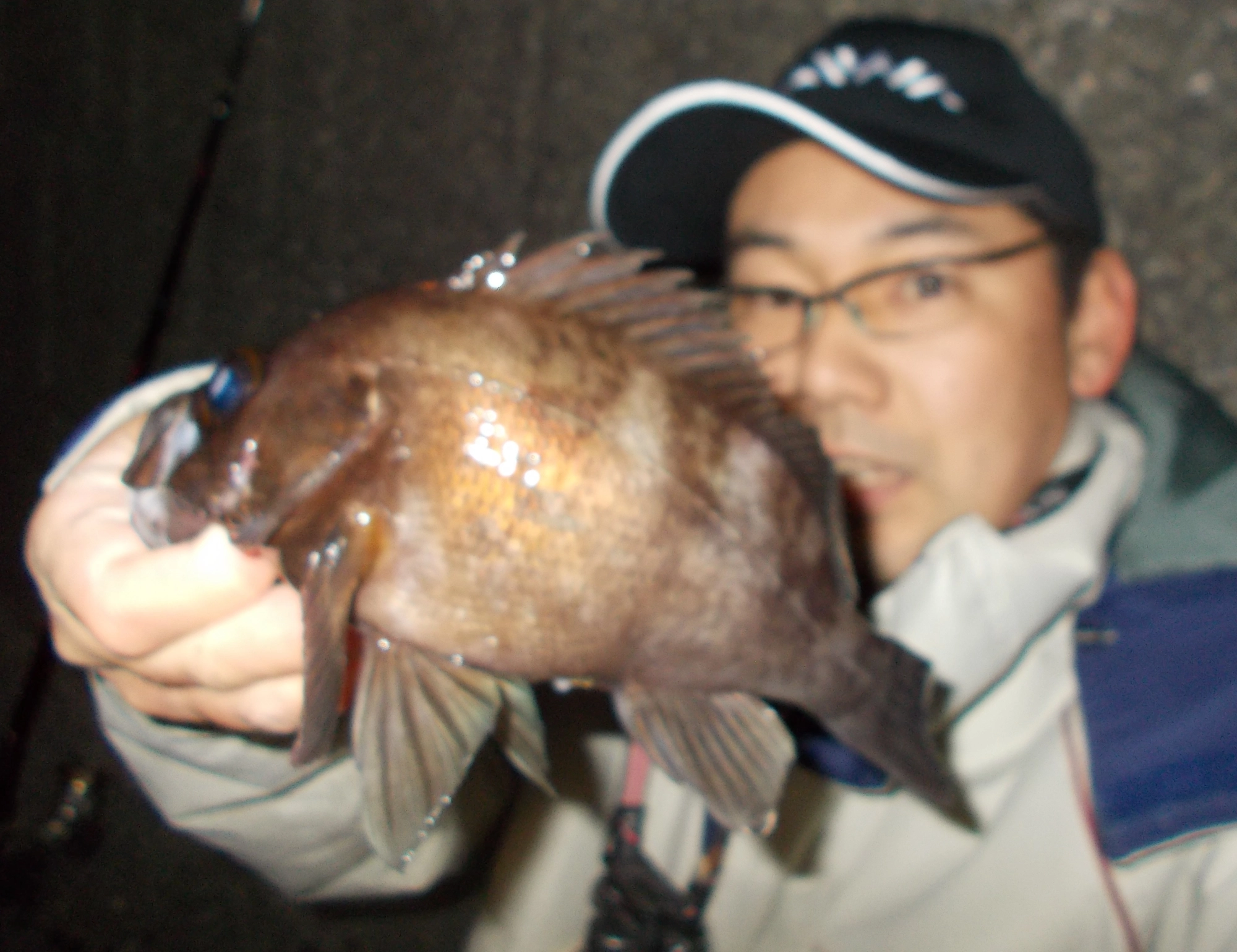 風もなく暖かでしたが潮が動かずに大苦戦、チビカサゴが多く短時間で終了しました。