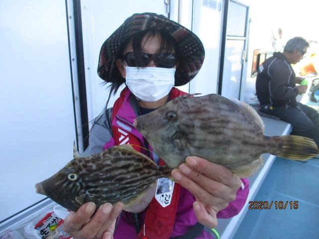 こちらの釣りガールも『純粋カワハギ、フグカットウ禁止釣り』を楽しんでくれましたッ(^-^)
