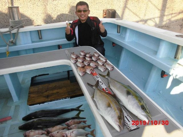 カンパチ、ワラサも回遊ッ(ﾟ∀ﾟ)！！べっぴん食べ頃サイズ②才真鯛がたっぷり釣果ッ(^-^)